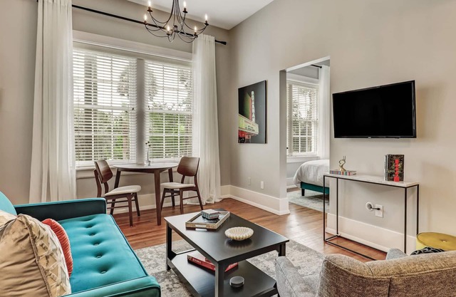 Walk Everywhere, King Bed, Heated Pool Access