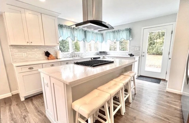 Walk: Private Ocean Beach, Shops, Dining, Mini-Golf! Modern Home, 5-Star Reviews