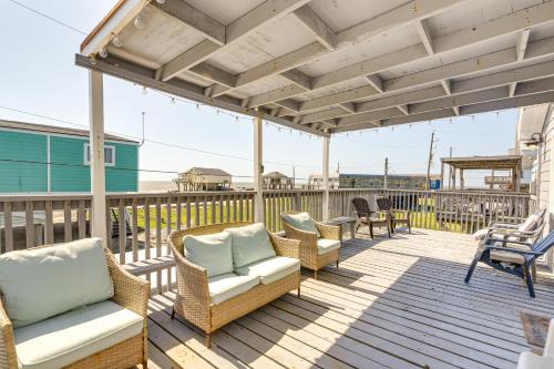 Walk to Beach Family Getaway By San Luis Pass!