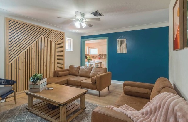 Walk to Beach & Ocean Center/Garage/60' Driveway. PETS OK!