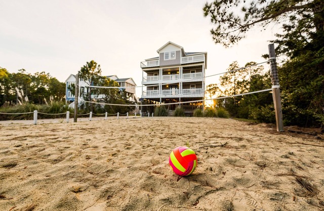 Walk to Beach - Views - Free Heated Pool - Hot Tub - Pet Friendly