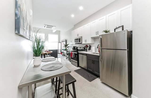 Walk to Bengals, Reds, Free Parking, King Bed, Gym