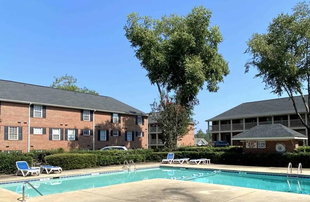 Walk to Clemson Univ & Downtown, Quiet & Safe Community, Pool, Free Parking