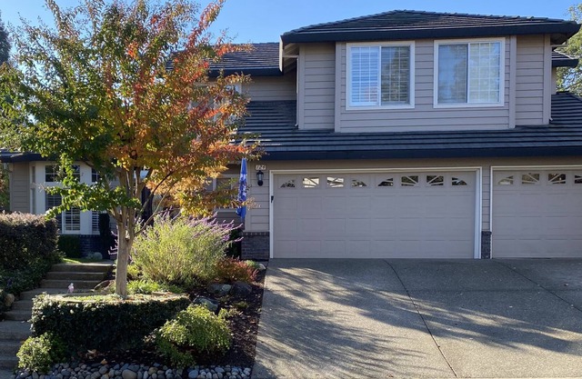 Walk to Folsom Lake! Delightful 4 bdrm Home w/pool