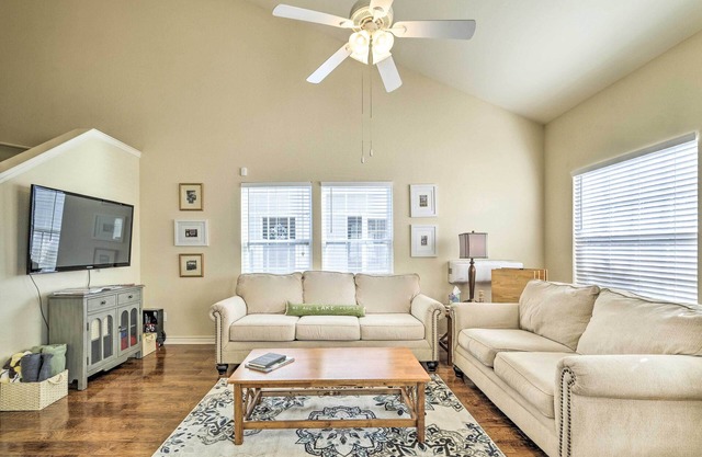 Walk to Lake: Family Gem w/Pool Access in Afton