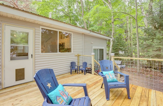 Walk to Lake Hamlin: Cottage Near Boat Launch