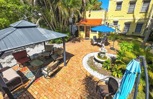 Walk to Las Olas! Old Florida Oasis w/Hot Tub