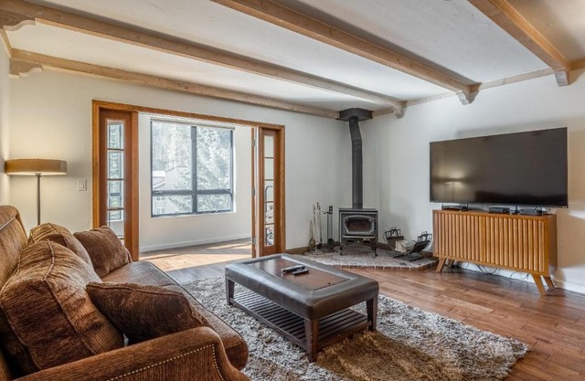 Walk to Lift Updated 2 Bedroom 2 and a Half Bathrooms 1849 Condos 209 Steps to Canyon Lodge Sleeps 6