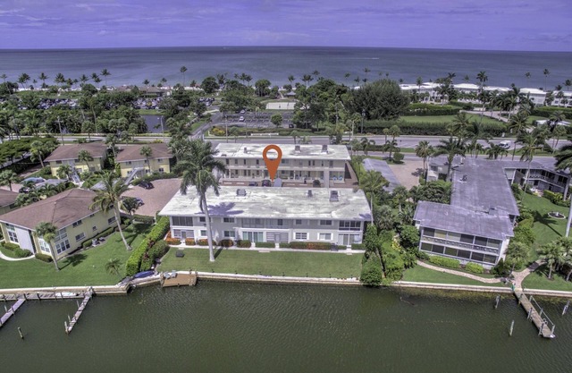 Walk to Lowdermilk Beach From This Amazing & Cute Condo with Back Bay Views!