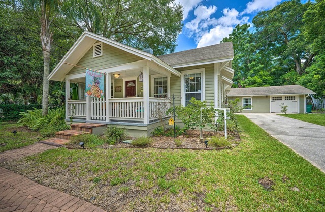 Walk to Mount Dora Historic District: Cozy Home!