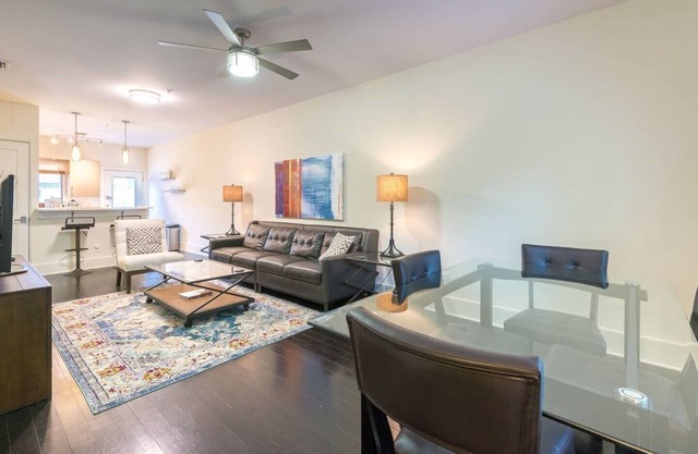Walk To Park Ave, Heated Pool, Hot Tub, Grill Station, Modern and Comfortable!