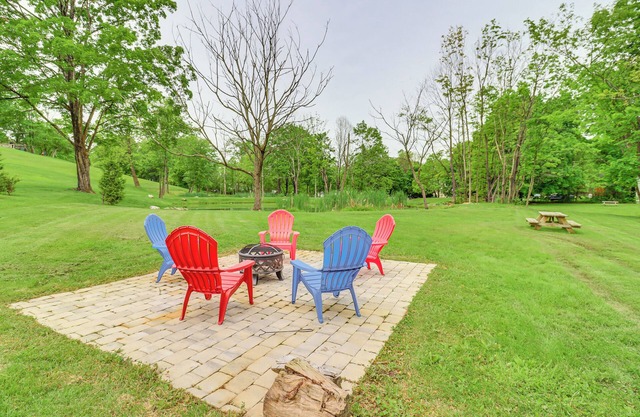 Walk to Saylors Lake: Townhome w/Shared Perks!