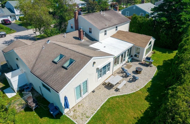 Walk to Scarborough Beach, sleeps 16 with central a/c