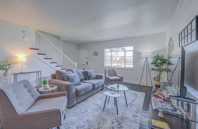 Walk to Tiger Stadium/Near Downtown/King Bed