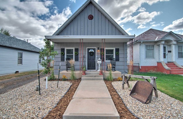 Walk to University: Dtown Laramie Home!