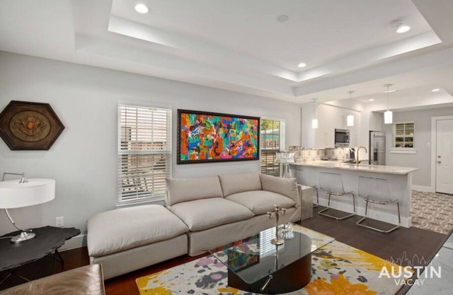 Walk to UT and E 6th in Fully Equipped ATX House