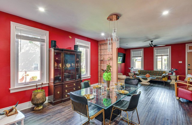 Walkable Neighborhood: Updated Morton Home!
