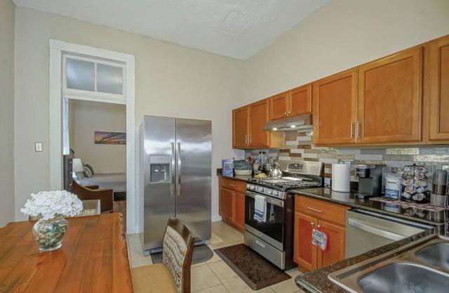 WALKING DISTANCE FROM DOWNTOWN