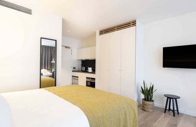 Walking Distance to Museum Mayer Van Den Bergh! Family-friendly Penthouse!