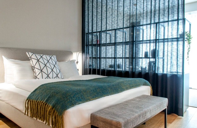 Walking Distance to Grote Markt! Family-friendly Property, City Views & Kitchen!