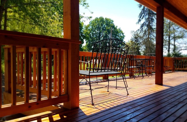 Walking distance to wineries, venues, restaurants and more!