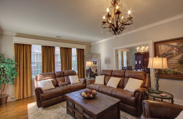 Walnut Manor - Be Our Guest – Ideal for Business Professionals and Families.