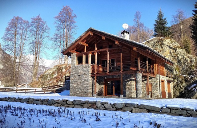 Walser chalet with 3,000sqm garden property 15 minutes from Alagna