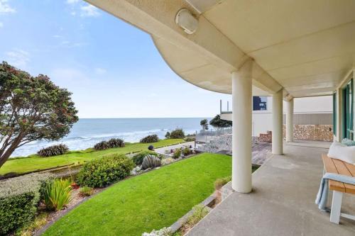 Wanaka Studio - sea views from your private patio