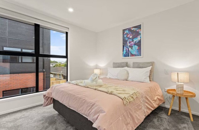 Warm and Inviting 2 Bedroom Home