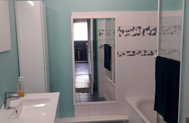 Warm apartment/quiet residence