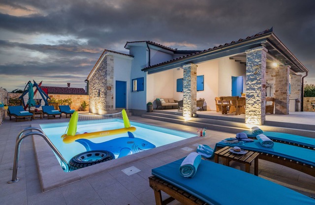 Warm, sunny, private and family friendly villa, where pets are welcome