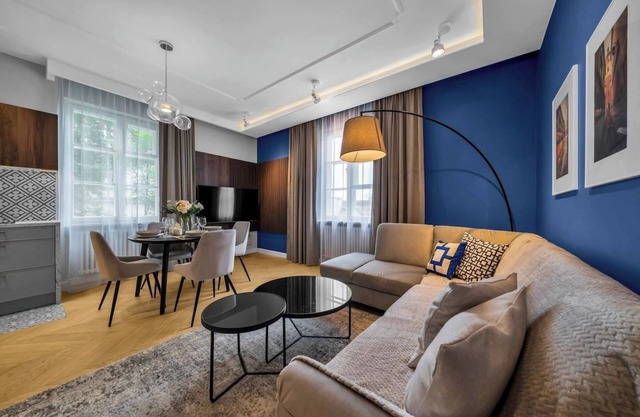 Warsaw Old Town Apt - Top Location, Workspace - by Rentujemy
