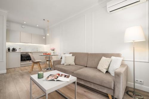 Warsaw Stays- Mennica Residence - 20 Guests in Central Warsaw