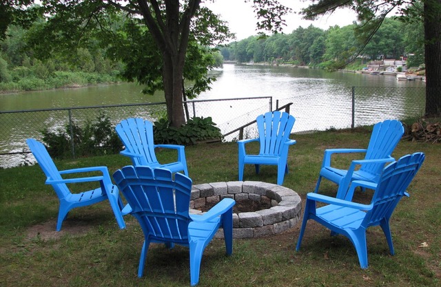 Wasaga Beach cottage on the river
