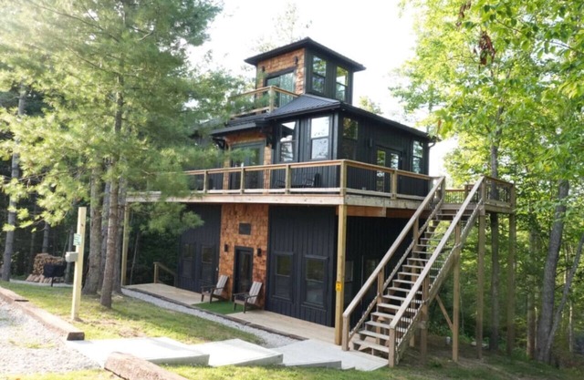 Watchtower + Private 3 BR Cabin + Hot Tub