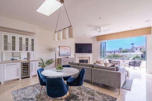 Water and sunset views in dreamy Cardiff by the sea