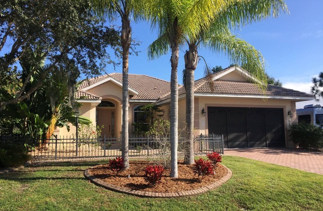 Water front, Sailboat Access, Harbor/Gulf Access, Walk to Beach Park