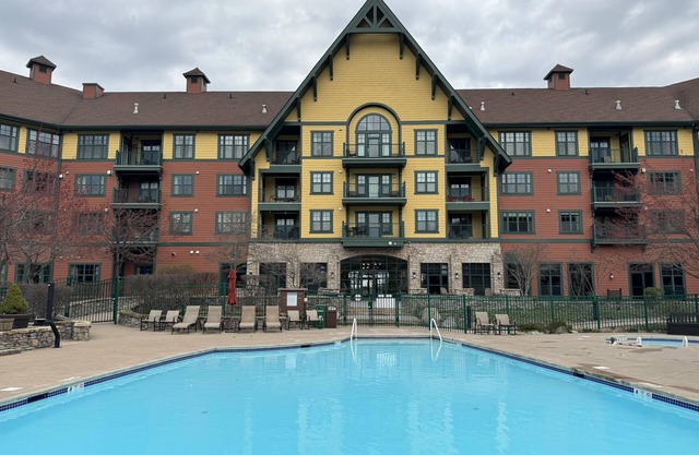 Water Park (Next Door) Pool Hot Tubs Sauna Gym Patio Mountain Views #136