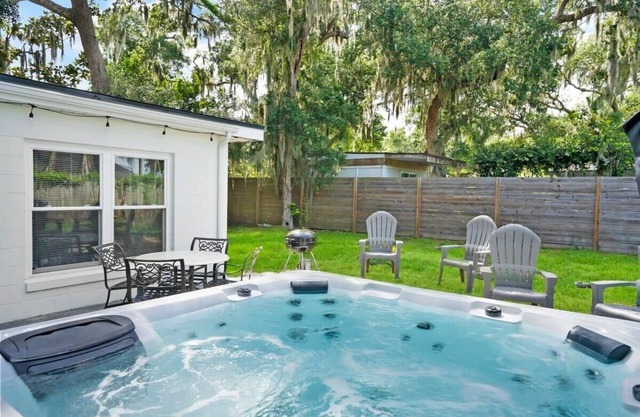 Water View, Hot Tub, Games, Fire Pit, Boat Parking