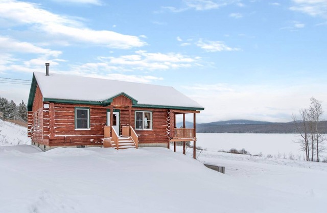 Waterfront 3BR Hunting Ice Fishing Foliage Moose