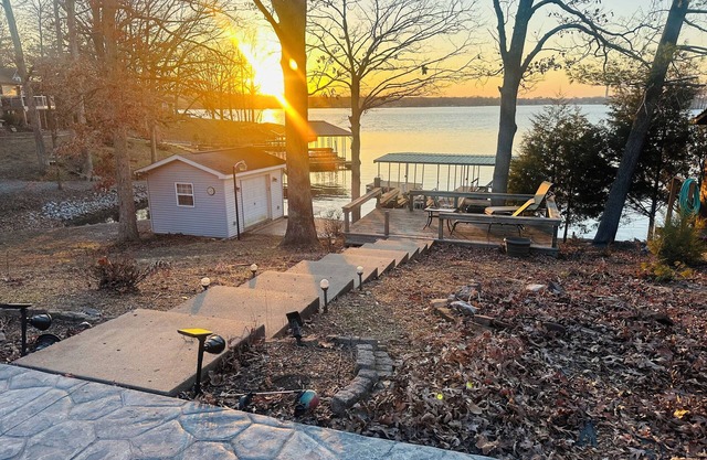 Waterfront 4-Bedroom Pet Friendly Lake House w/dock for boat, fishing, swimming