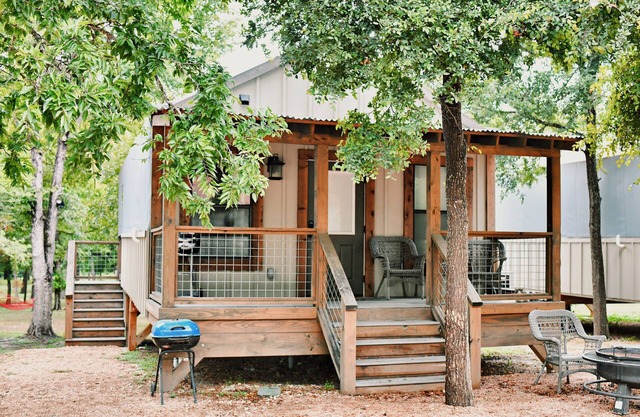 Waterfront Cabin with Kayaking, Paddle boarding, Pool, Hot Tub & more! - SG10