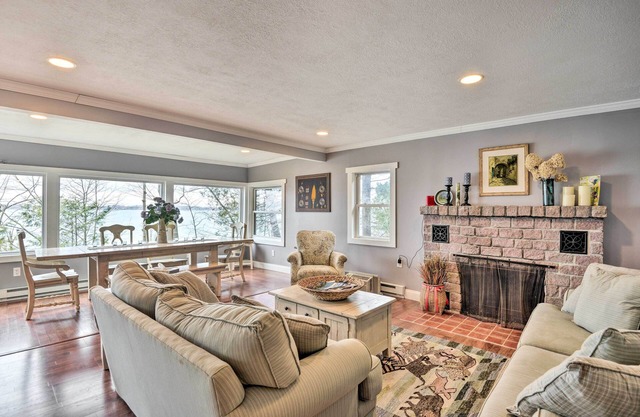 Waterfront Cottage on Sawmill Bay w/Deck!