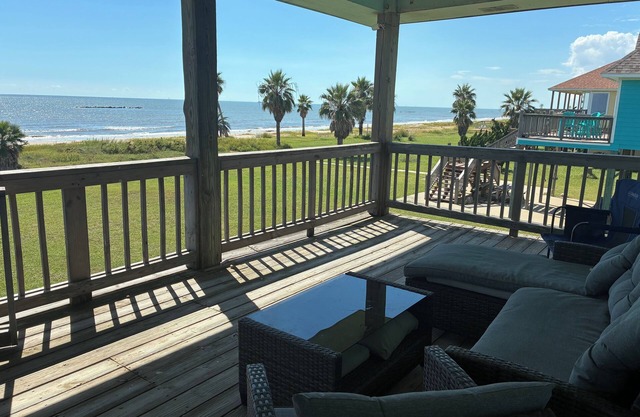 Waterfront Family Beach House Escape