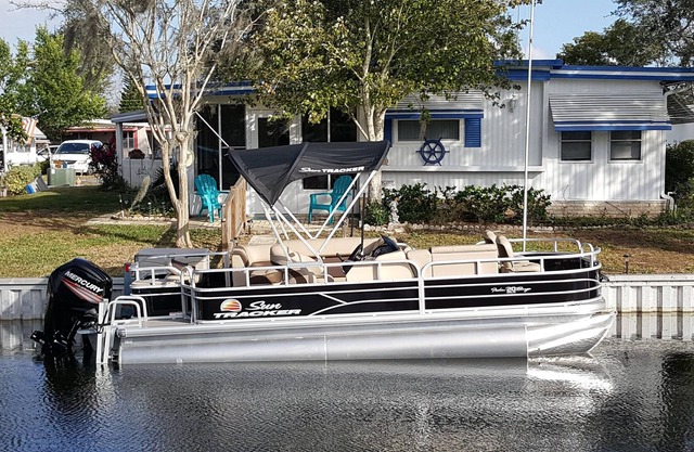 Waterfront Front Rental With Pontoon Boat, Dock and Golf Cart!