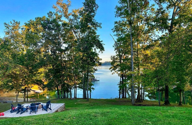 Waterfront Getaway | Firepit, Dock & Fishing