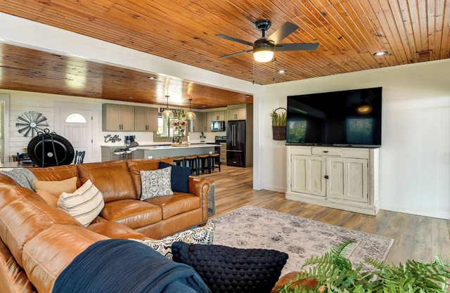 Waterfront Home Near Historic Granbury Square!