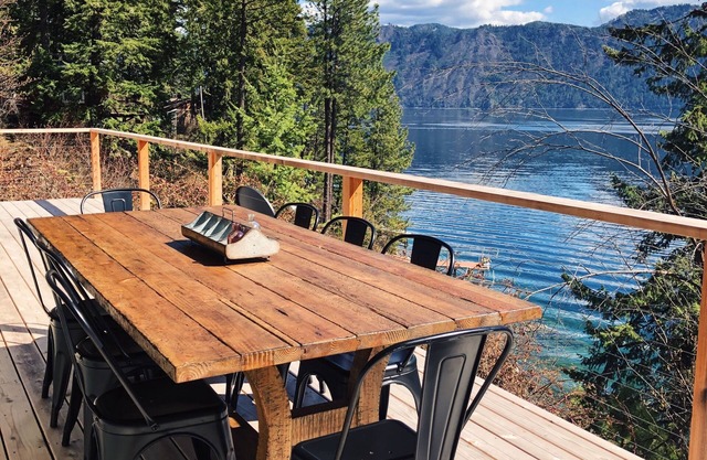 Waterfront house in Bayview! Boating, fishing, amazing views, 12mi to Silverwood