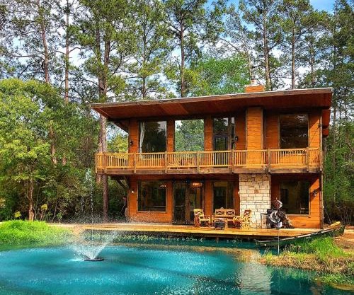 Waterfront Houston Hide out In A Magical Forest