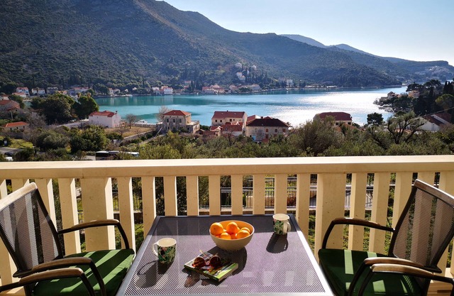 Waterfront apartment LeMi with garage